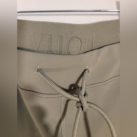 Vuori•Elevate Daily Legging•SOLD OUT•Form High Rise Pant•Pistachio•LIKE NEW• Med - Picture 6 of 15